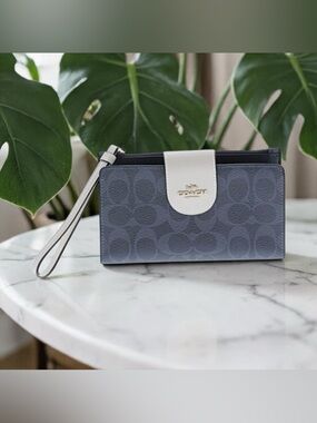 💙COACH💙Denim Multi Tech Wallet in Colorblock Signature Canvas/NWT